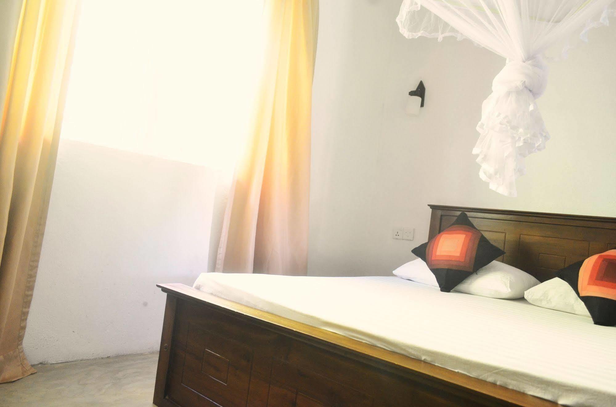 Holiday Inn Unawatuna Dış mekan fotoğraf