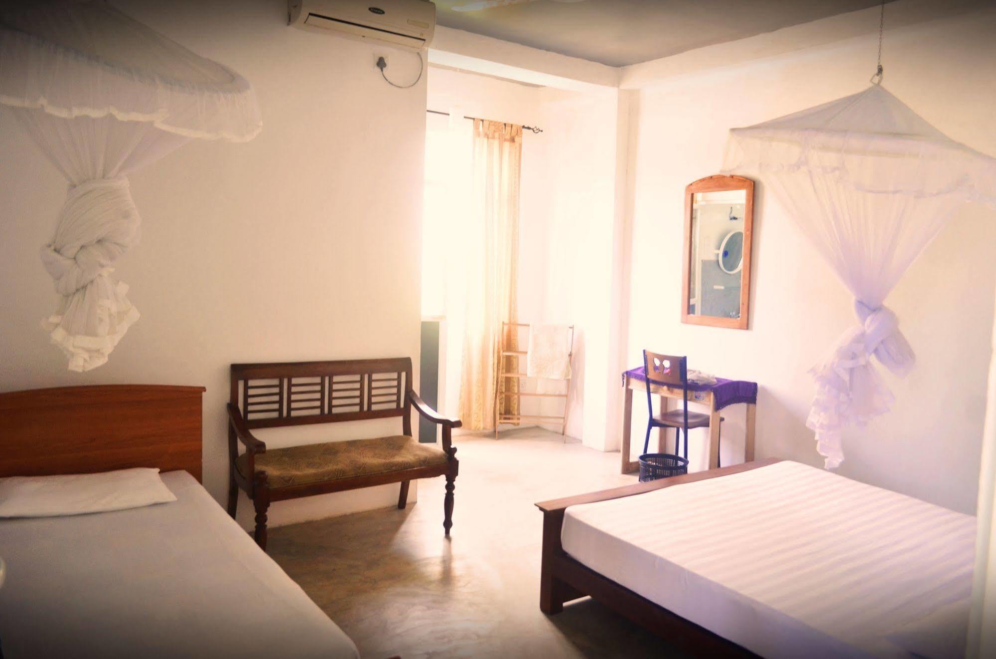 Holiday Inn Unawatuna Dış mekan fotoğraf